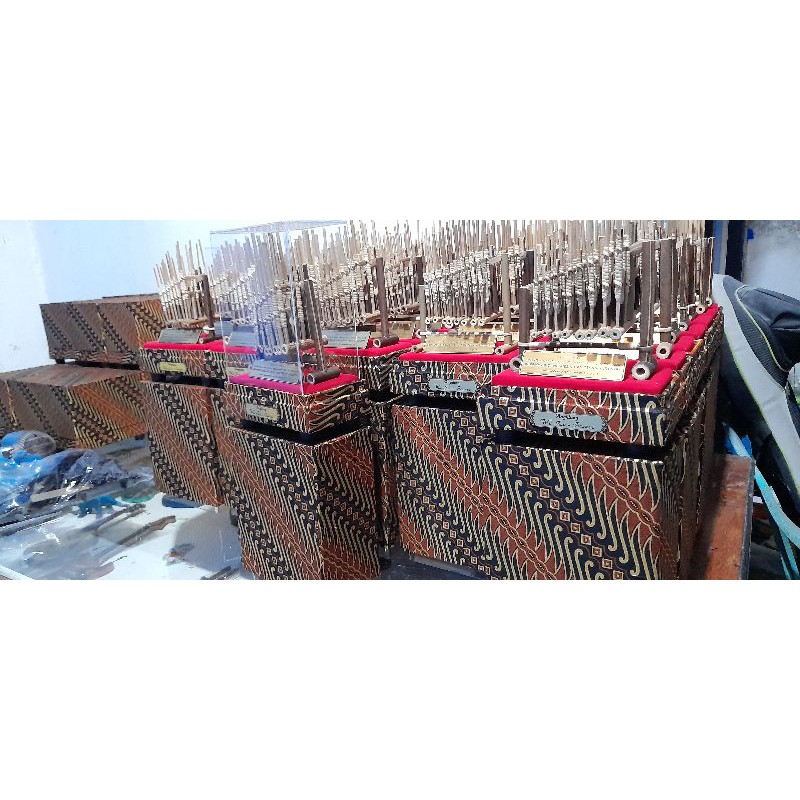 Souvenir angklung box batik