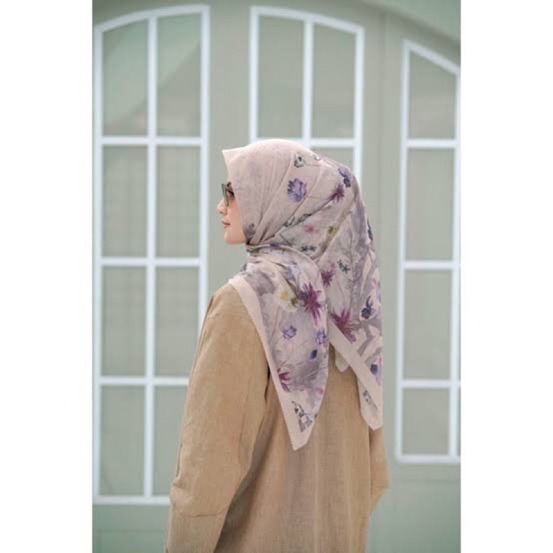 Buttonscarves Fiore Extended Peanut new as is