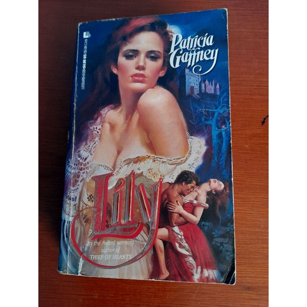 Novel Import Berbahasa Inggris Lily (Bekas Original & Segel)