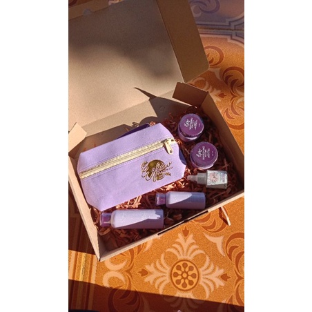 

GIFT BOX EGLOW PLATINUM/ GIFT BOX SKINCARE/ GIFTBOX MURAH/ HAMPERS PREMIUM
