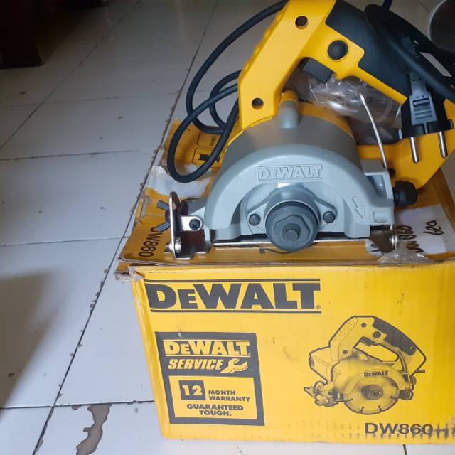 Mesin potong keramik dewalt