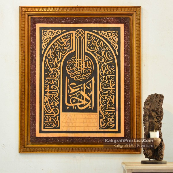 Pajangan Kaligrafi Islam Ukiran Kayu Motif Mihrab Masjid