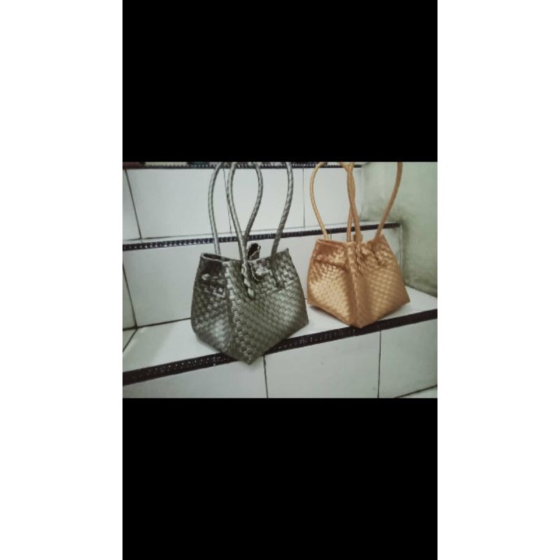 

Tas Jally Kotak Persegi S(65K) dan M(75K)