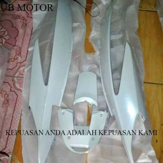Body belakang vario 110 karbu-putih