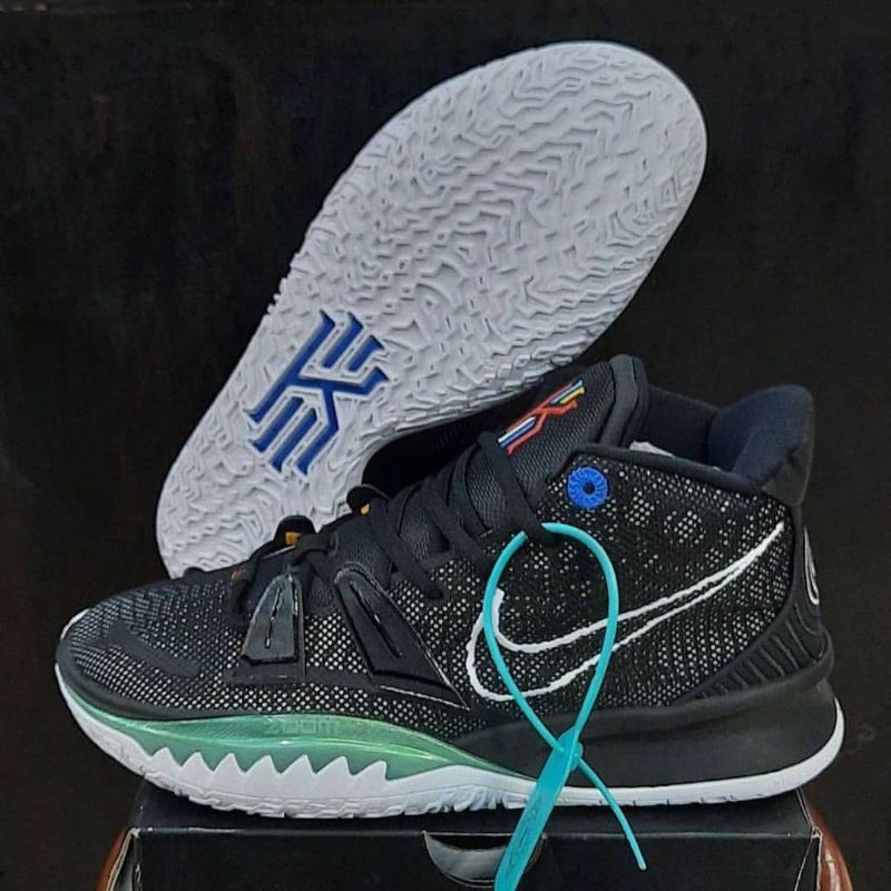 NIKE KYRIE VII