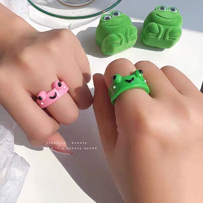 Kotak Cincin Bentuk Katak Strawberry Bahan Resin Untuk Wanita