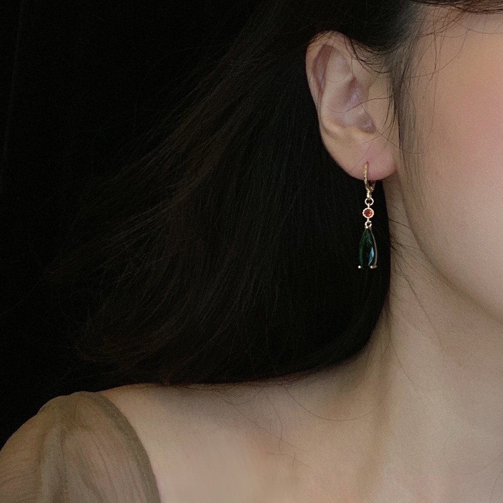 1 Pasang Anting Liontin Batu Permata Hijau Desain Anime Howl 's Moving Castle Gaya Retro Untuk Wanita