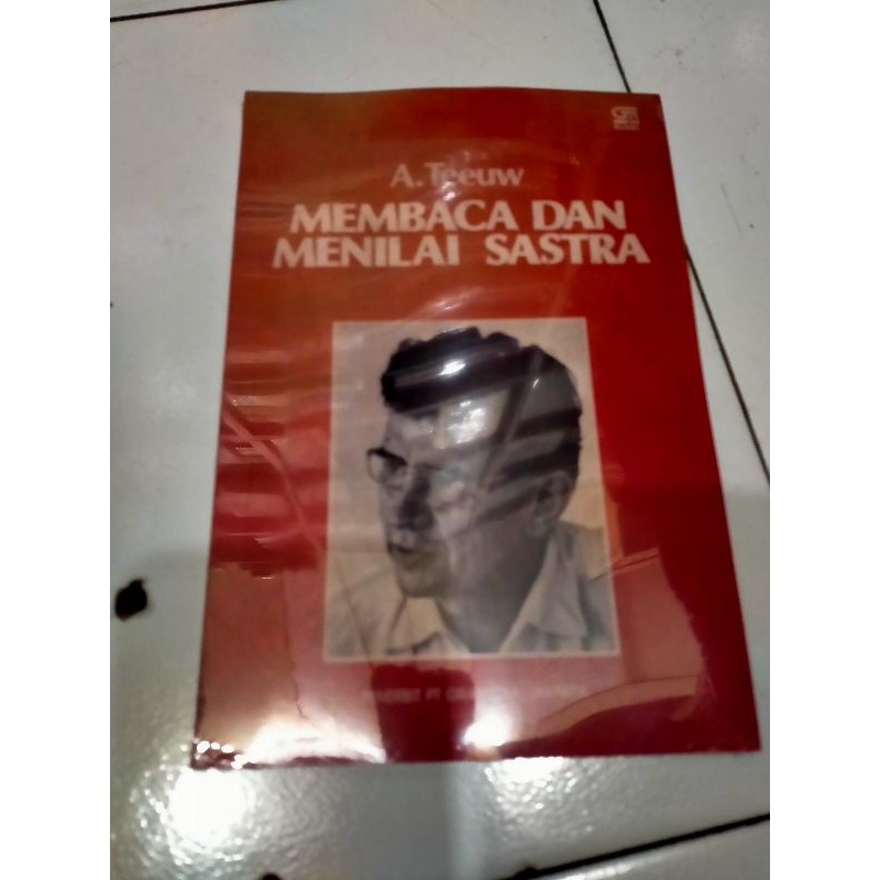 

Membaca dan Menilai Sastra - A Teeuw