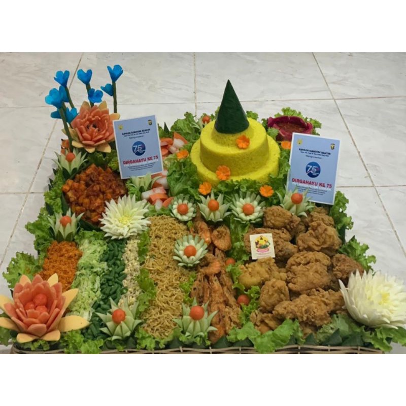 

Nasi Tumpeng