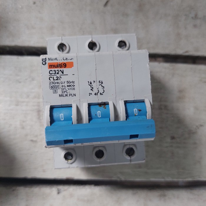 mcb pln merlin gerin 3p. c20a