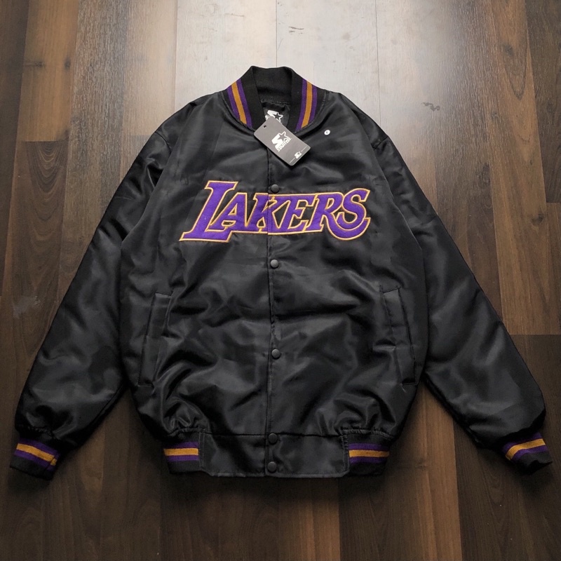 JAKET VARSITY LAKERS FONT UNGU FRONT LOGO BORDIR HITAM FULLTAG PRIA WANITA