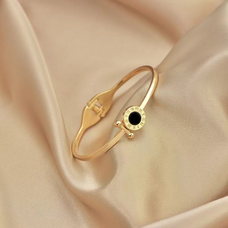 Gelang Tangan Wanita Bulat Hitam Huruf Romawi Black Circle Dalika