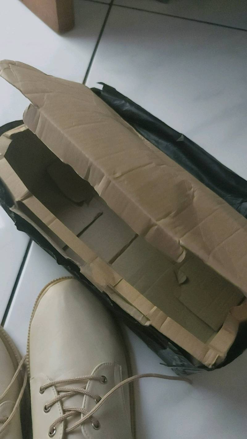 Sepatu Oxford Wanita Tali / Docmart Cream Dk04