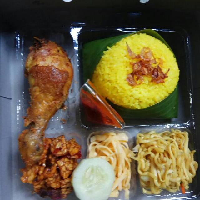 

Nasi kuning semarang