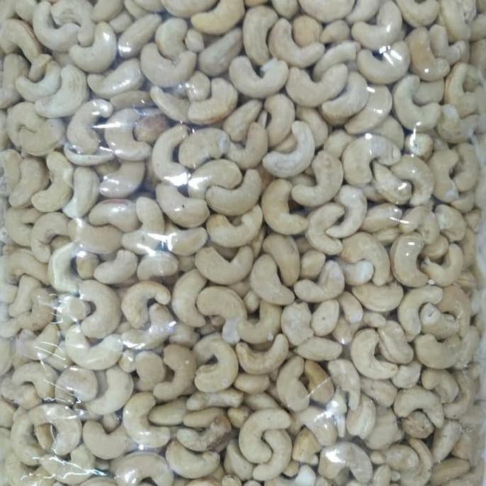 

Kacang Mede Mentah Sulawesi/1000Gr Titanium.Store1