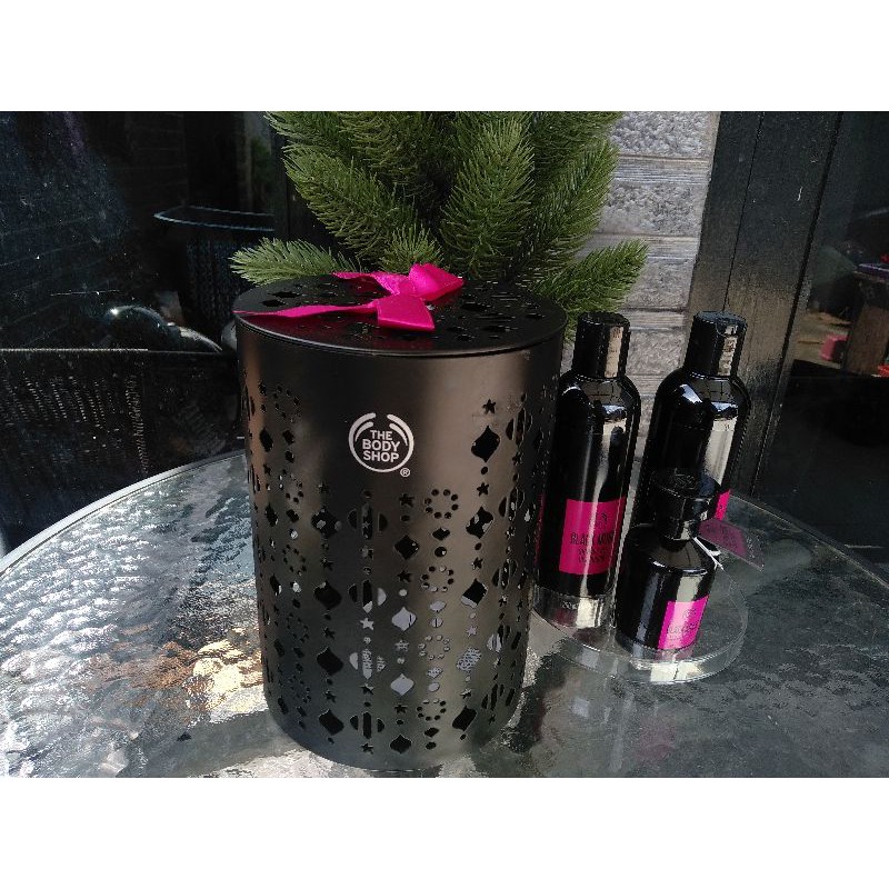 

gift set blackmusk th body shop❤️