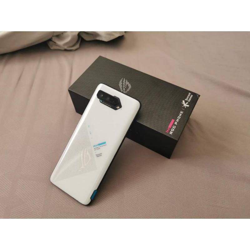 Asus ROG Phone 5 .8/128GB - White storm (SECOND be new)