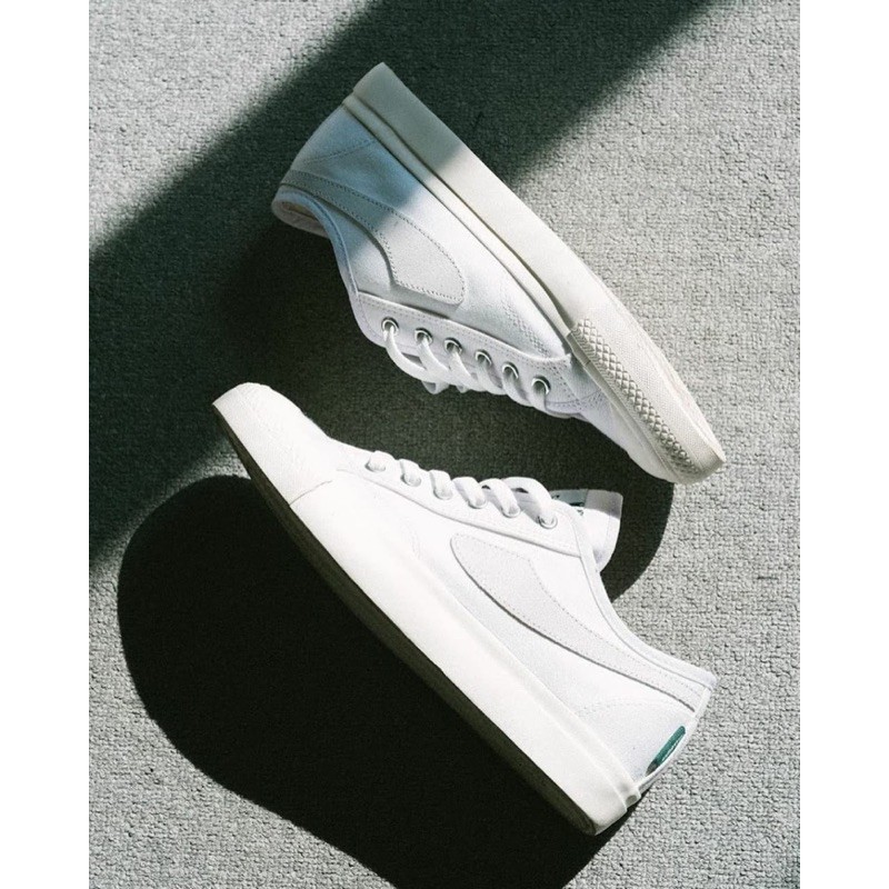 SEPATU CAMPESS TRIPLE WHITE