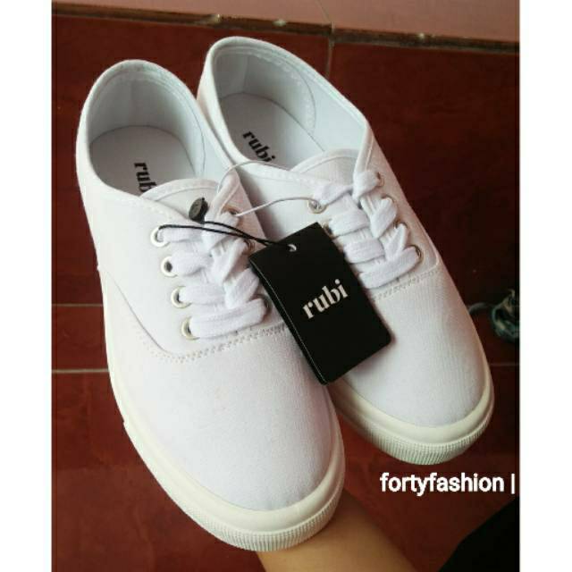 SALE RUBI BEST SELLER Sepatu Sneakers Putih Model Kanvas SALE RUBI BEST SELLER Sepatu Sneakers Putih Model Kanvas