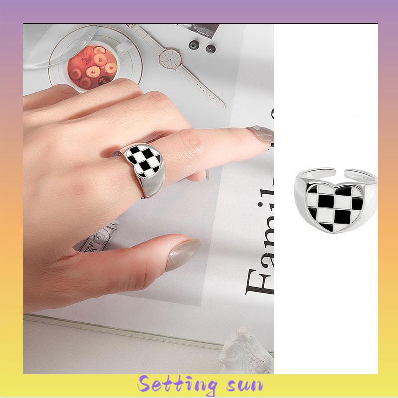 Cincin Kotak-kotak Geometris Cinta Hitam Dan Putih Cincin Fashion Wanita TN