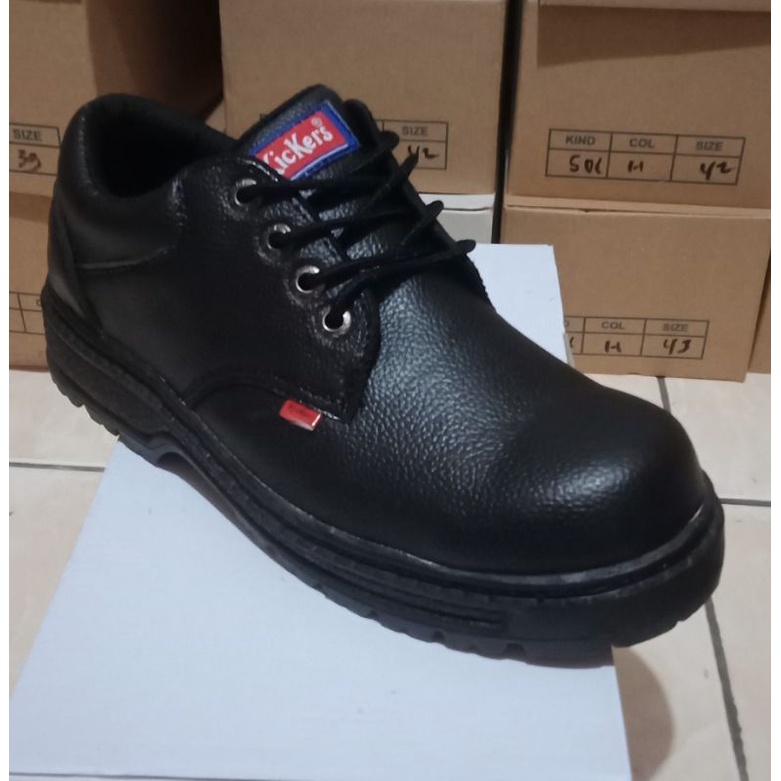 sepatu seefty ujung besi bahan kulit sentetis kerja alat berat