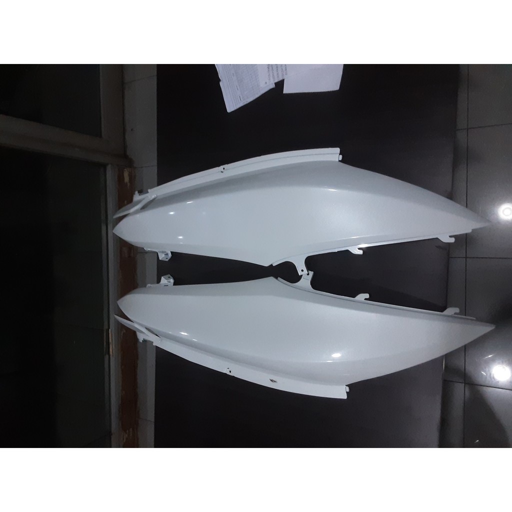 COVER BODY KIRI KANAN BELAKANG PUTIH SPACY KARBU FI ORIGINAL 83500KZL930ZB  83600KZL930ZB HONDA