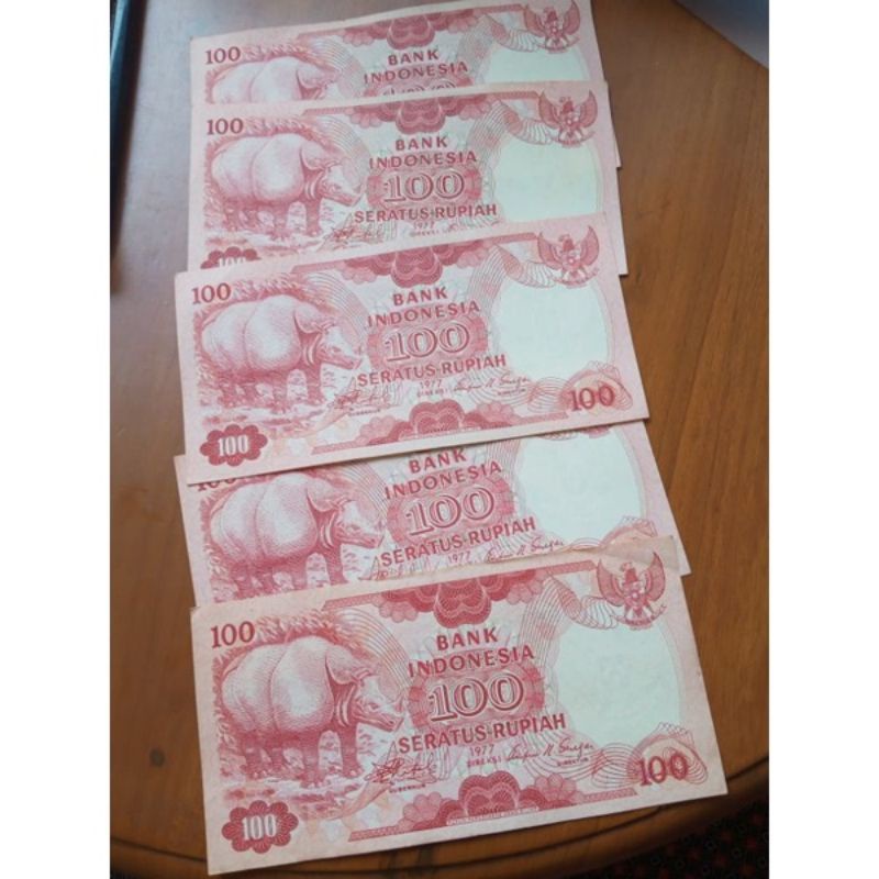 koleksi uang kertas kuno 100 rupiah badak tahun 1977 AXF