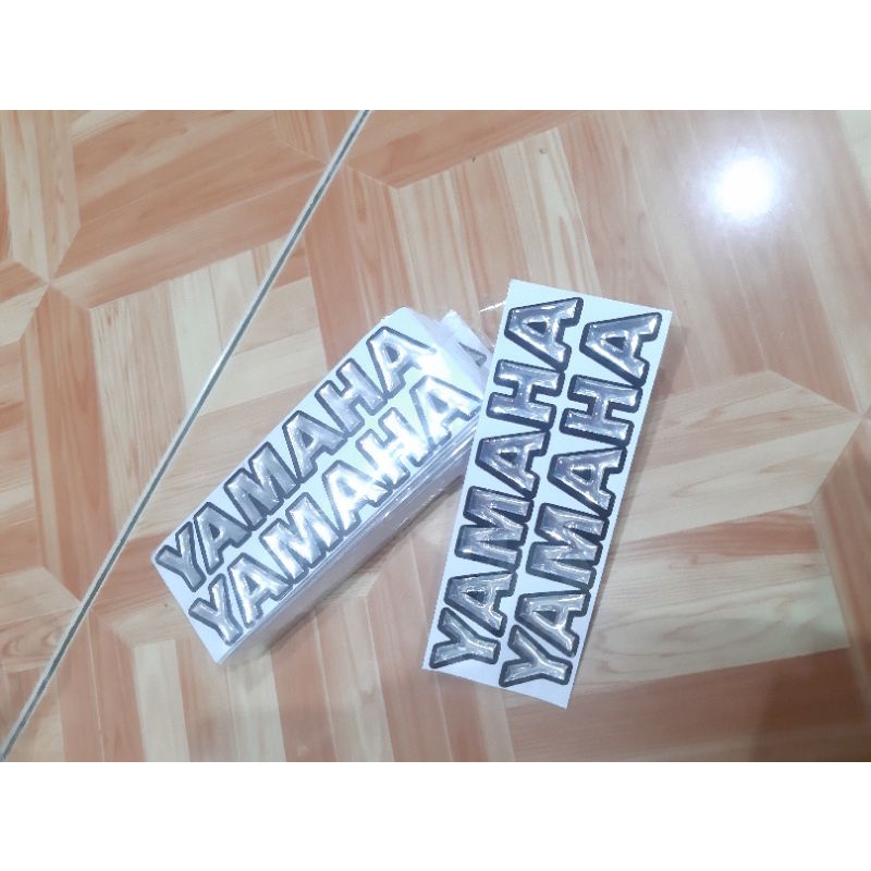 Stiker Yamaha silver timbul/Emblem