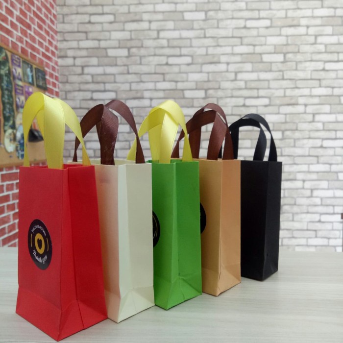 

Mini Paper Bag Polos Dengan tali size S