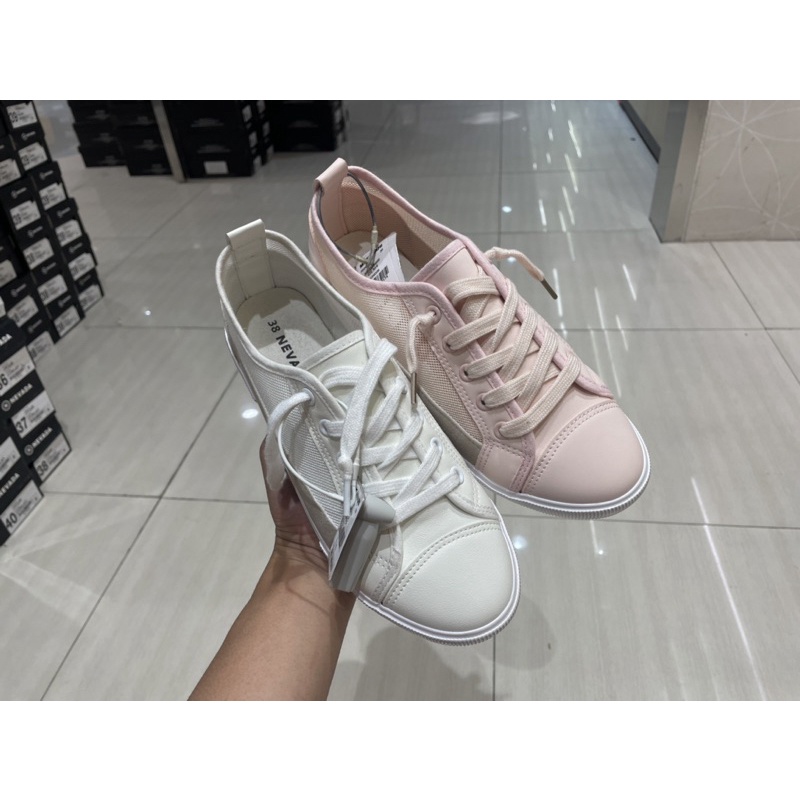 sneakers wanita NEVADA‼️new , sol empuk , anti slip dan super comfy