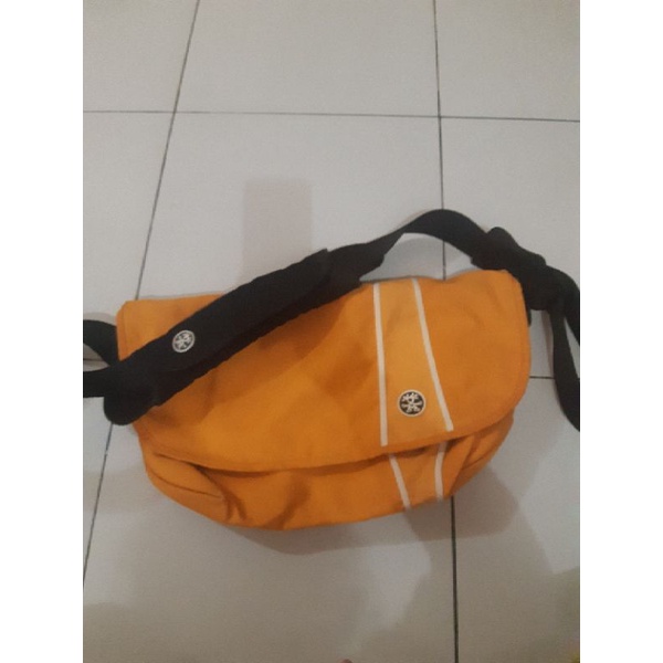 crumpler sling bag western lawn