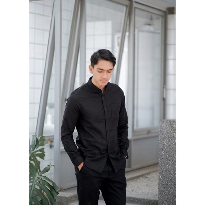 KEMEJA / HEM Polos Pria Kasual / Formal warna Hitam &amp; Putih Simple