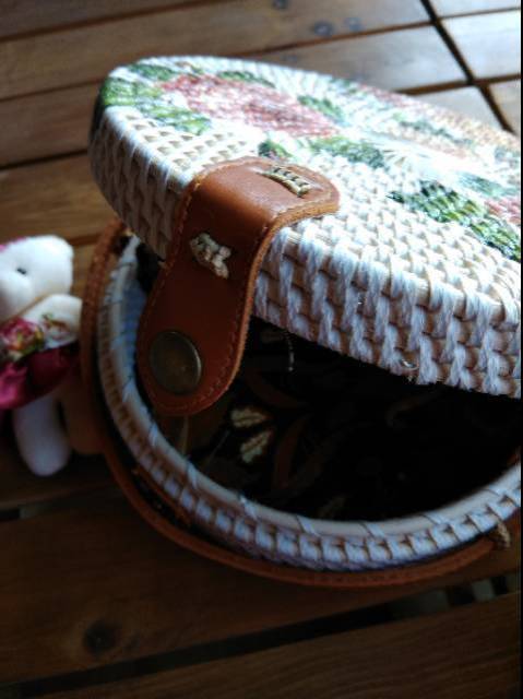 TAS RATTAN DECO ORI BALI DIAMETER 20CM(Motif Rose)