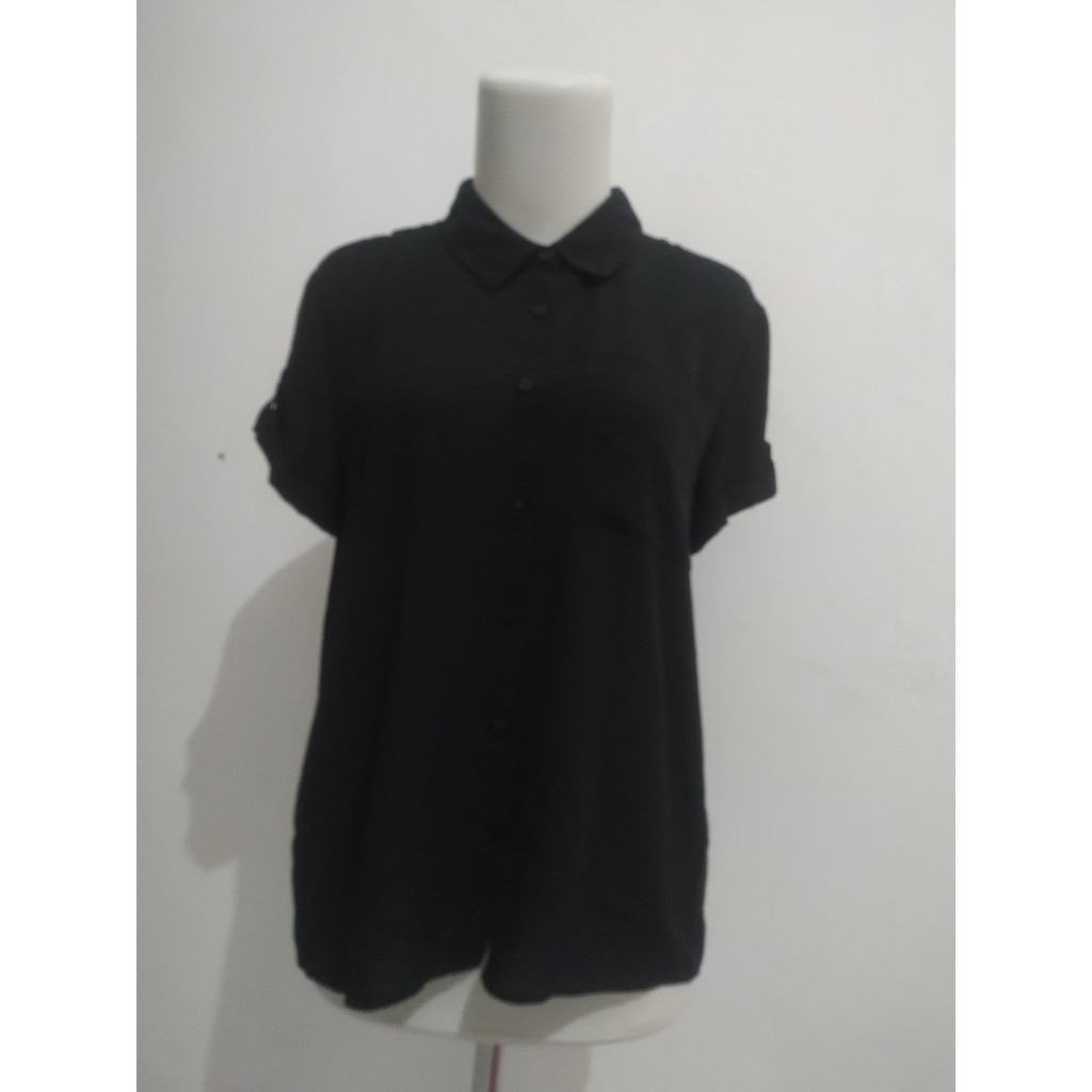 Kemeja Kancing Hitam