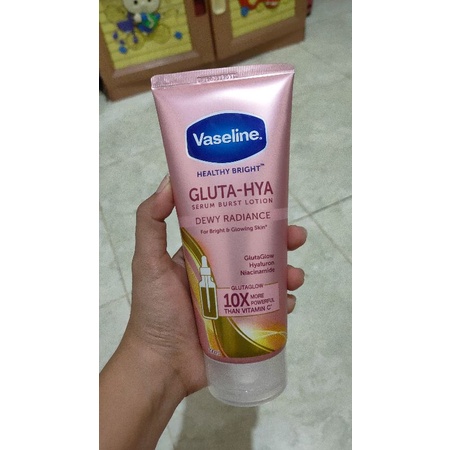 Vaseline gluta hya 200ml