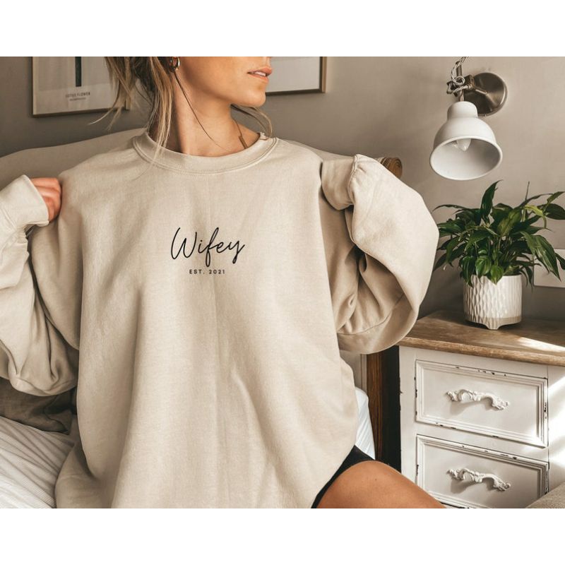 Sweater Crewneck WIFEY (S - 6XL) (CUSTOM TAHUN) Sweatshirt Wanita MoM Gift Fashion OVERSIZE Bride BIGSIZE Jumbo Street Style Mama Hoodie 5XL 4XL 3XL 2XL XL L M