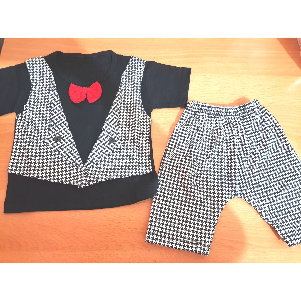 BAJU ANAK SETELAN MOTIF ROMPI DAN DASI KUPU KUPU UNTUK USIA 3-12 BULAN