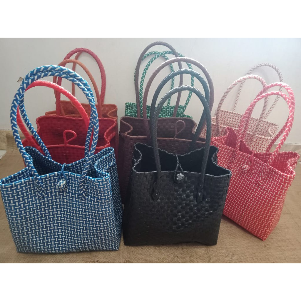 RIENS COLLECTIONS. TAS JALI TAS ANYAM JOGJA TAS JALI JOGJA TAS ANYAMAN PLASTIK TAS ANYAM PLASTIK TAS JALI JALI KLASIK UKURAN LENGKAP KUALITAS SUPER