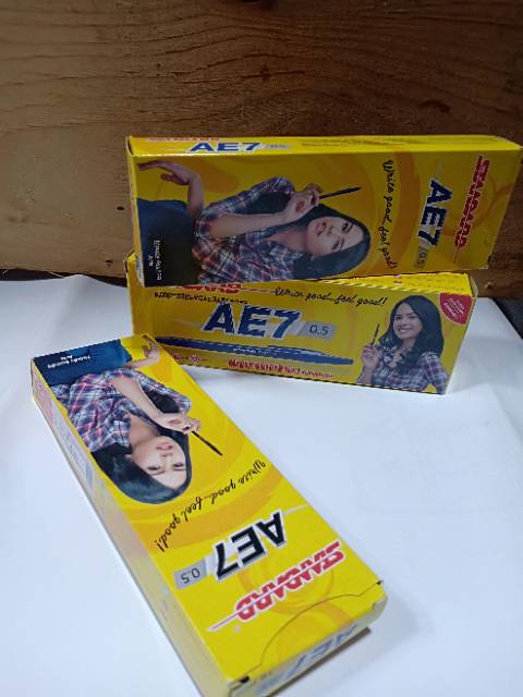

BOLPEN AE7 STANDARD HITAM,MERAH,BIRU