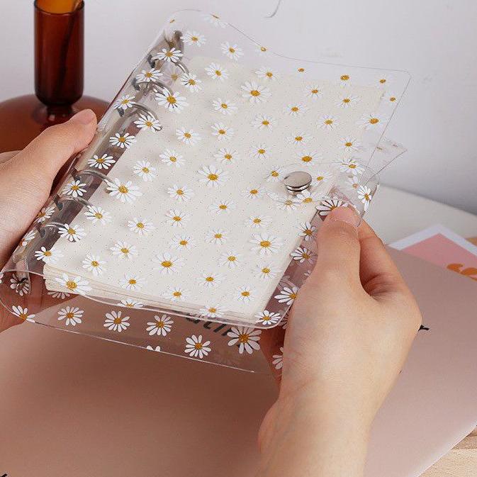 

Terlaris Binder A6 - 6 Ring Motif DAISY Cover Bening dan Warna populer