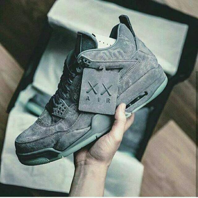 Nike air Jordan 4 Retro kaws cool Grey suedue white glow grade Authentic