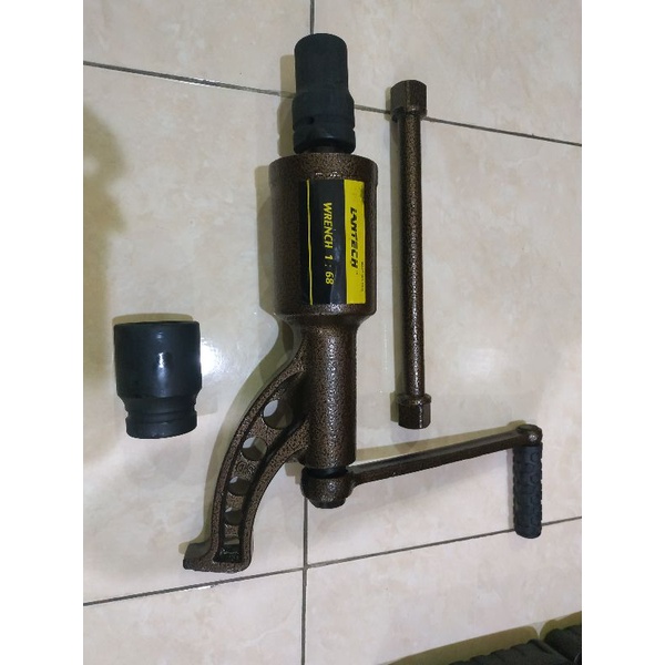 Kunci Roda Impact Pembuka Manual Ban Truck