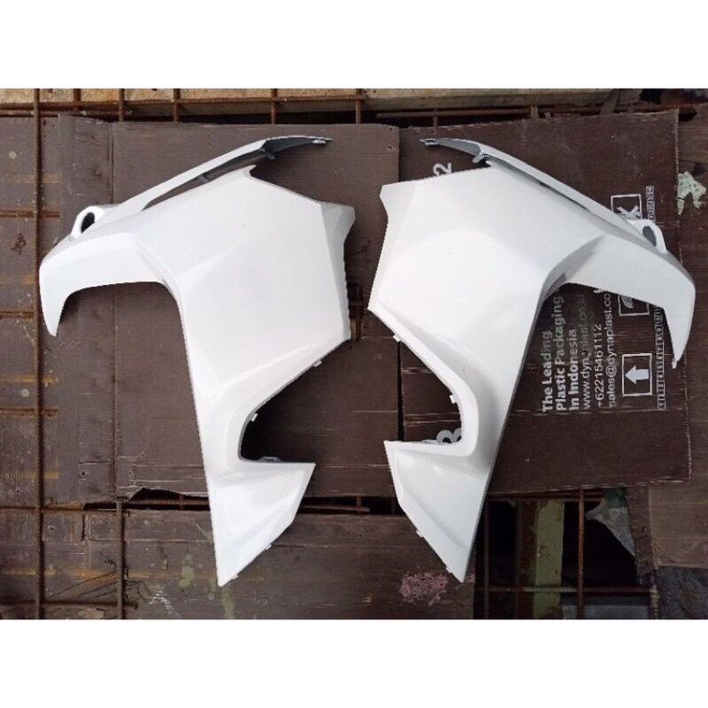 Cover Sayap Samping Body Depan Honda ADV 150 Warna Putih