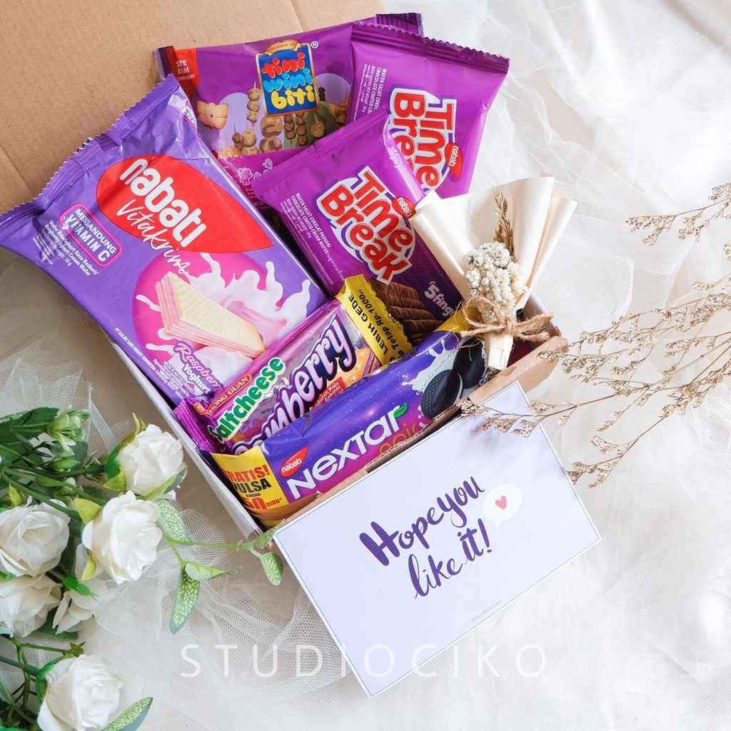 Hampers Snack Box Wisuda Kado Ulang Tahun Cewek Cowok Gift Box Birthday Wedding Graduation Parcel Parcel Snack Hadiah Natal dan Souvenir Ulang Tahun by Studiociko