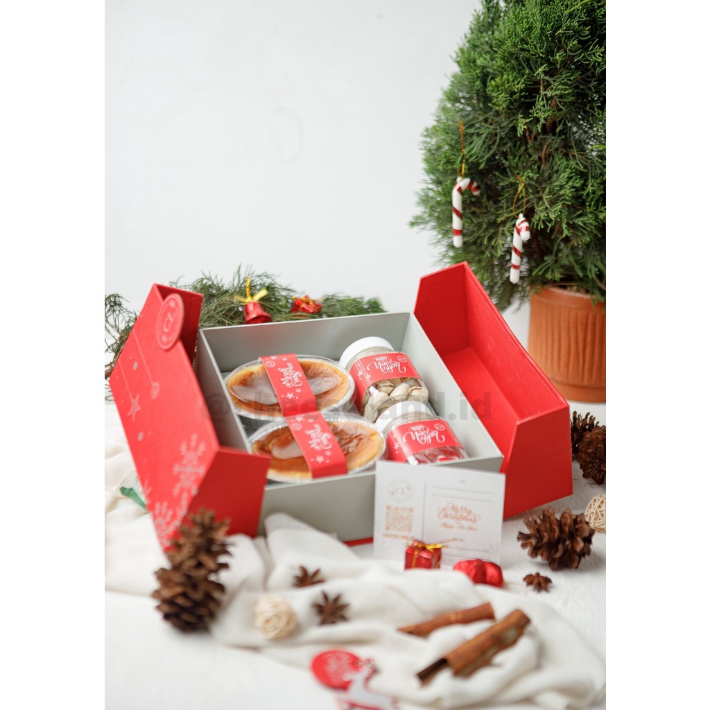

HOLLY BOX - Parsel / Hampers / Kado Natal Tahun Baru Brownies dari CHEESELAND / Christmas and New Year Gift