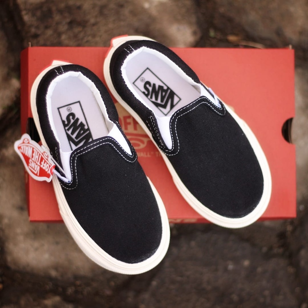 BEST QUALITY Sepatu Anak Vans Slip On OG Black White, Tapak Gum Outsole Anti Slip, Tag Made in China, Import Premium