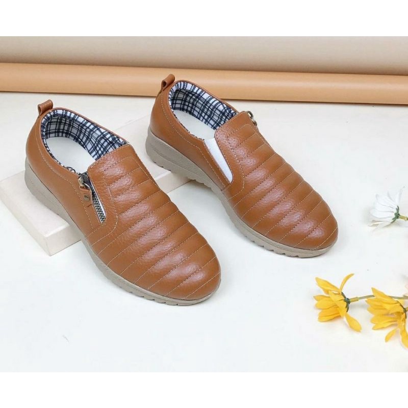 Sepatu Slip On Kulit Wanita