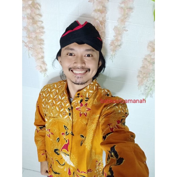 CENDRAWASIH KUNING SM KEMEJA BAJU BATIK PRIA SOLO LENGAN PANJANG FULL FURING KATUN HALUS PREMIUM PROMO LEBARAN PERWIRA MAHESA ASTAGUNA ARIESWARA HANUNG RAJASWA GITARJA UNGU KENCONO UNGU SUKET SEGORO PEKSI NAVY SELING PRASTOWO PROBOSETO MAHKOTA BABON KLA