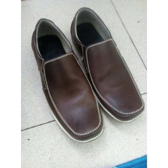 Sepatu kulit slip on Pria