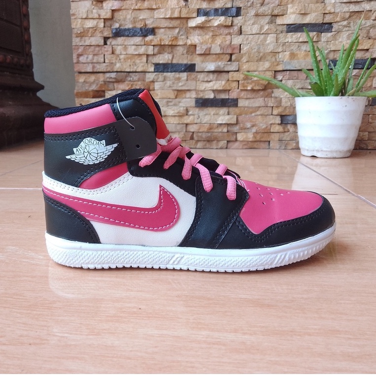 SEPATU BOOT CEWEK / SEPATU BOOT PINK SD / SEPATU PINK ANAK SD